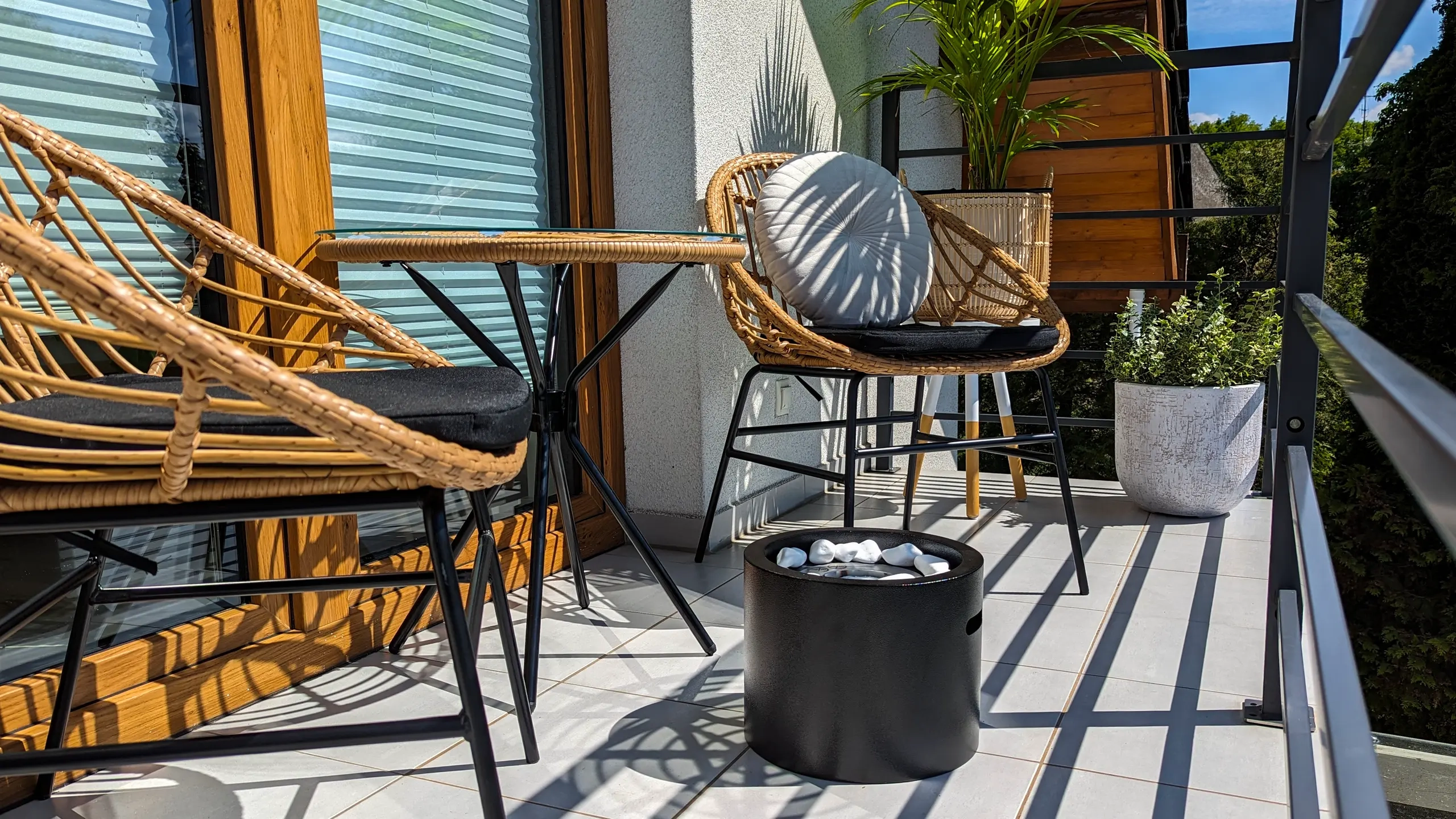 Luna Mini in Schwarz im Wohnambiente