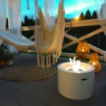 Luna in Weiß im Wohnambiente